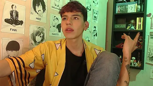 Snapshot of Mickey_Magic chatting on February 18, 2025, 10:47 pm Mickey Magic online show from February 18, 2025, 10:47 pm