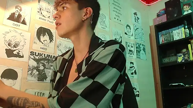 Snapshot of Mickey_Magic chatting on February 27, 2025, 5:24 am Mickey Magic online show from February 27, 2025, 5:24 am