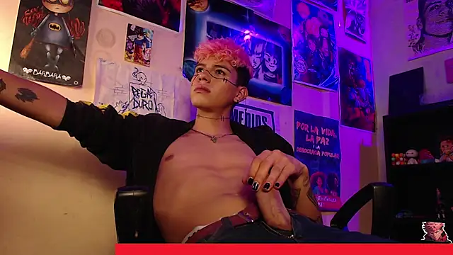 Snapshot of Mickey_Magic chatting on November 16, 2025, 3:56 am Mickey Magic online show from November 16, 2025, 3:56 am