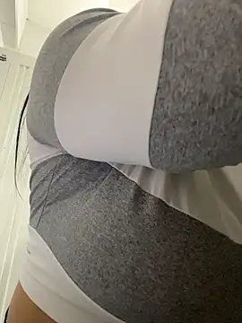 Miia Jazmin online show from November 13, 2025, 5:12 pm