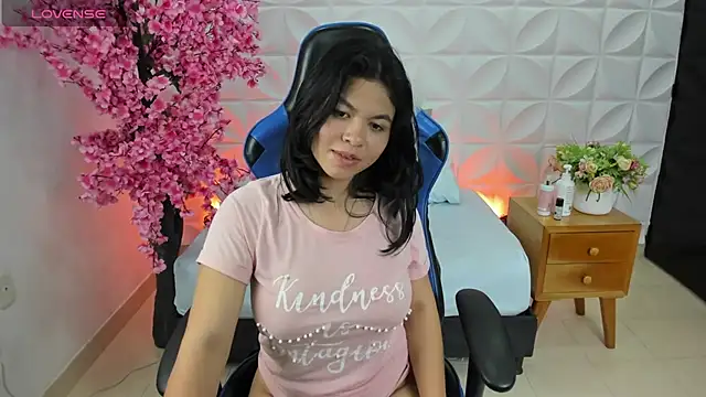 adarna13  online show from March 21, 2025, 10:39 pm