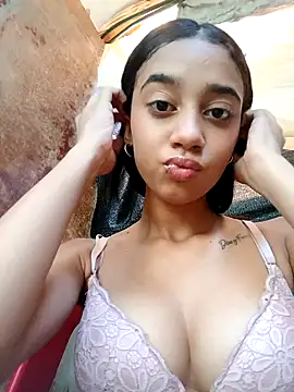 Zoe Sweett18 online show from January 24, 2025, 9:58 pm