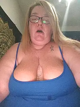 diosacurvy1984 online show from November 18, 2025, 11:15 pm