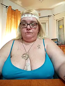 diosacurvy1984 online show from April 5, 2026, 10:12 am