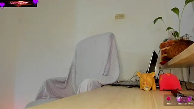VioletParkker online show from June 9, 2026, 12:06 pm