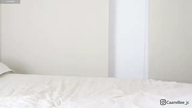 caamillee  online show from December 5, 2025, 4:32 am