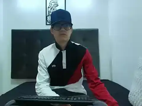 wolfandsky online show from February 25, 2025, 11:19 am