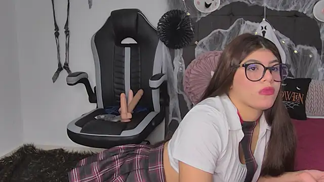 AmandaBrooks 18 online show from October 17, 2025, 2:59 am