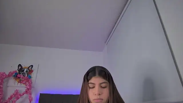 Snapshot of AmandaBrooks_18 chatting on February 6, 2026, 1:32 am AmandaBrooks 18 online show from February 6, 2026, 1:32 am