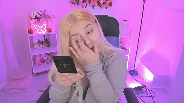 DiaAngell online show from November 13, 2025, 7:35 pm