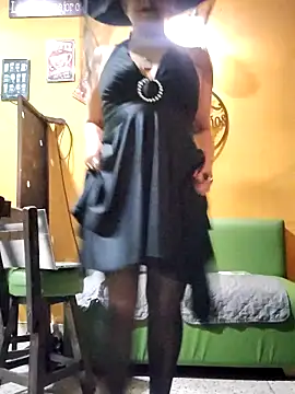 ilonna2025 online show from October 31, 2025, 10:22 pm