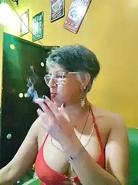 ilonna2025 online show from May 19, 2026, 11:44 pm