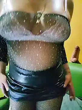 ilonna2025 online show from June 5, 2026, 10:59 pm