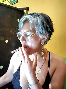 ilonna2025 online show from June 9, 2026, 10:43 pm