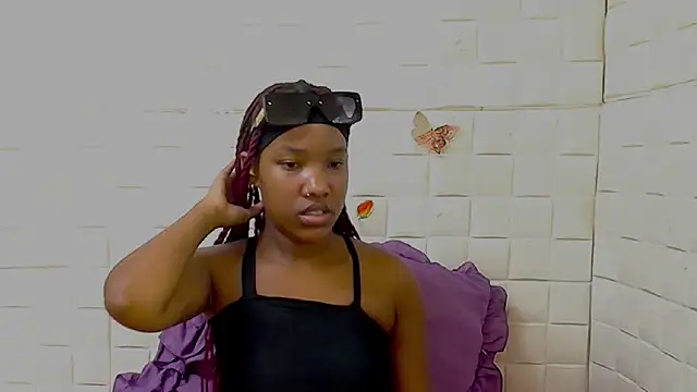 EroticSexyPrada online show from March 16, 2026, 4:18 am