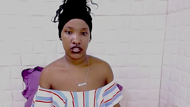 EroticSexyPrada online show from April 22, 2026, 5:58 pm