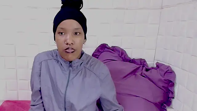 EroticSexyPrada online show from April 24, 2026, 5:54 am