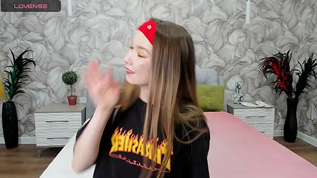 SusannJohnson online show from March 12, 2025, 3:13 am