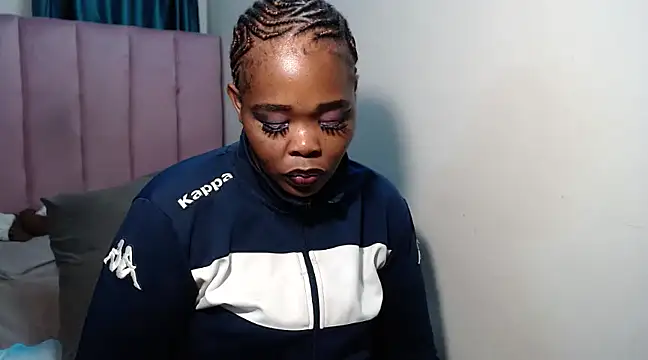 Snapshot of Hazel-nutt chatting on March 19, 2025, 4:03 am Hazel-nutt online show from March 19, 2025, 4:03 am