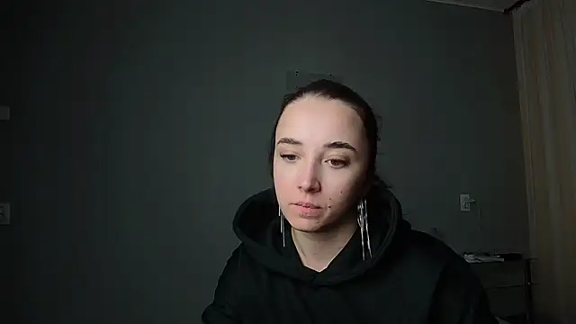 Eva Gloryy online show from March 19, 2025, 3:08 pm