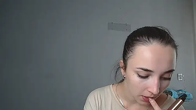 Eva Gloryy online show from September 14, 2025, 11:42 am