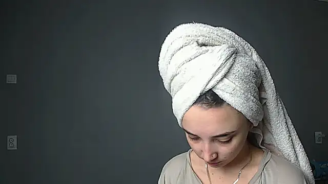 Eva Gloryy online show from October 10, 2025, 9:41 am