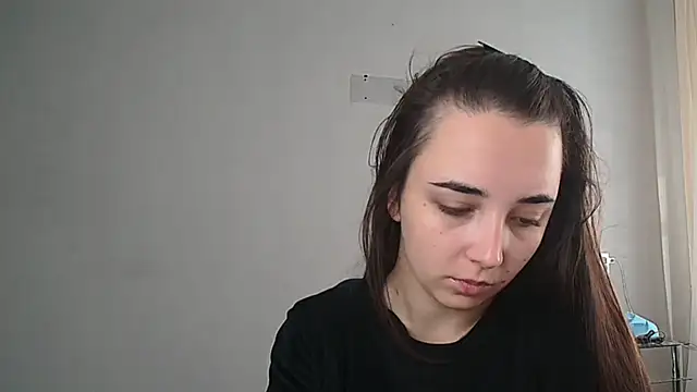 Eva Gloryy online show from November 3, 2025, 11:44 am