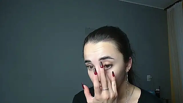 Eva Gloryy online show from November 14, 2025, 2:16 pm