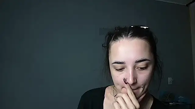 Eva Gloryy online show from December 5, 2025, 3:41 pm