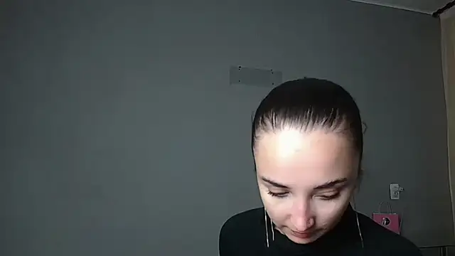 Eva Gloryy online show from June 6, 2026, 2:44 pm