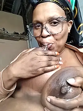 bubblendz1988 online show from June 5, 2026, 7:08 pm