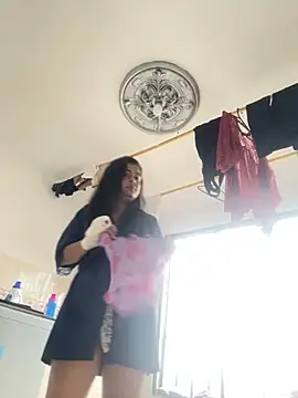 Lili  taylor online show from September 25, 2025, 12:20 pm