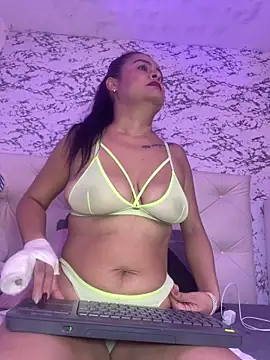 Lili  taylor online show from September 27, 2025, 4:28 am