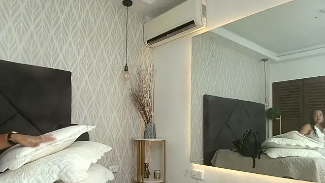 lorena medina online show from February 8, 2025, 10:40 pm