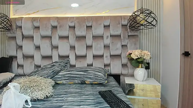 Snapshot of ValerieJones_1 chatting on January 22, 2025, 1:42 pm ValerieJones 1 online show from January 22, 2025, 1:42 pm