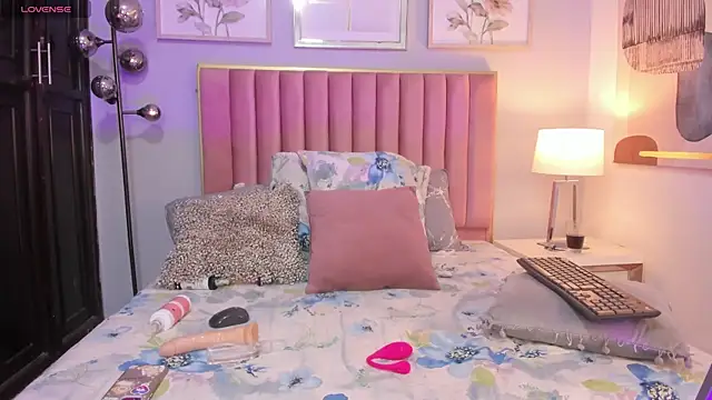 Snapshot of ValerieJones_1 chatting on March 6, 2025, 8:05 pm ValerieJones 1 online show from March 6, 2025, 8:05 pm