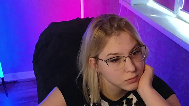 Snapshot of HotBrandyX chatting on March 3, 2025, 8:05 am HotBrandyX online show from March 3, 2025, 8:05 am