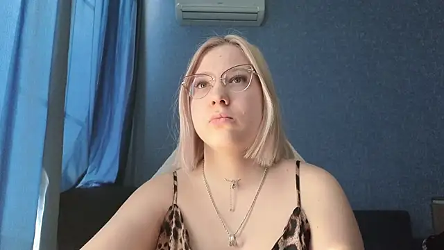 Snapshot of HotBrandyX chatting on March 23, 2026, 3:43 am HotBrandyX online show from March 23, 2026, 3:43 am