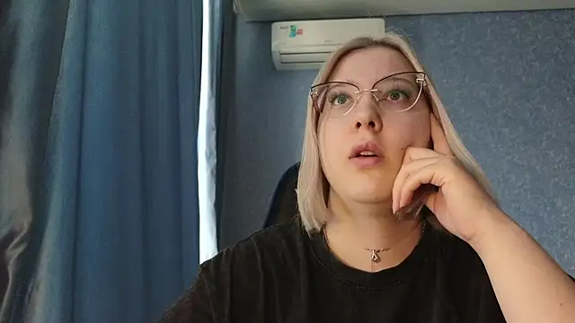 Snapshot of HotBrandyX chatting on March 27, 2026, 7:36 am HotBrandyX online show from March 27, 2026, 7:36 am