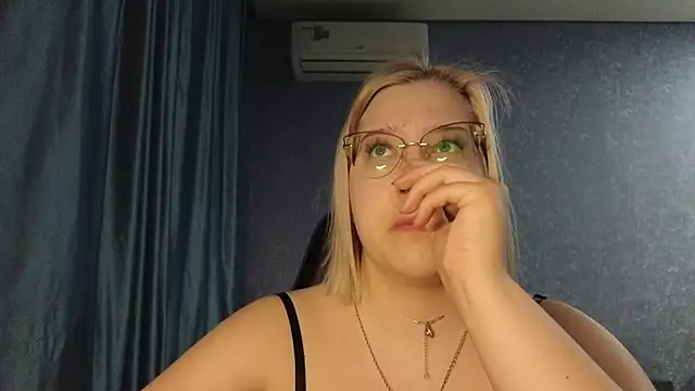 Snapshot of HotBrandyX chatting on April 2, 2026, 1:42 pm HotBrandyX online show from April 2, 2026, 1:42 pm