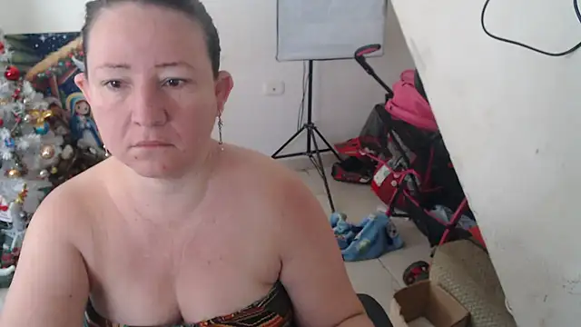 Snapshot of Yohis_Kiut25 chatting on November 22, 2025, 5:01 pm Yohis Kiut25 online show from November 22, 2025, 5:01 pm