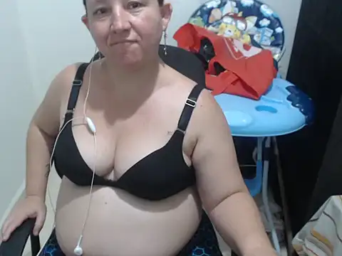 Snapshot of Yohis_Kiut25 chatting on December 21, 2025, 4:30 am Yohis Kiut25 online show from December 21, 2025, 4:30 am