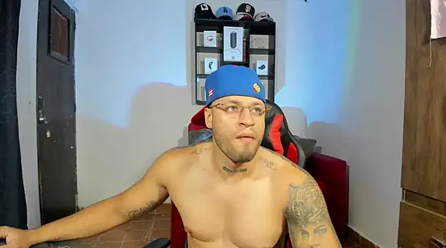 Snapshot of dereckgreen chatting on January 28, 2025, 9:50 pm dereckgreen online show from January 28, 2025, 9:50 pm