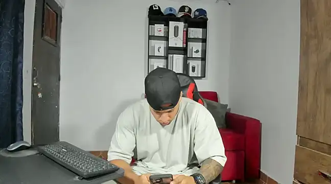 Snapshot of dereckgreen chatting on February 7, 2025, 3:55 am dereckgreen online show from February 7, 2025, 3:55 am