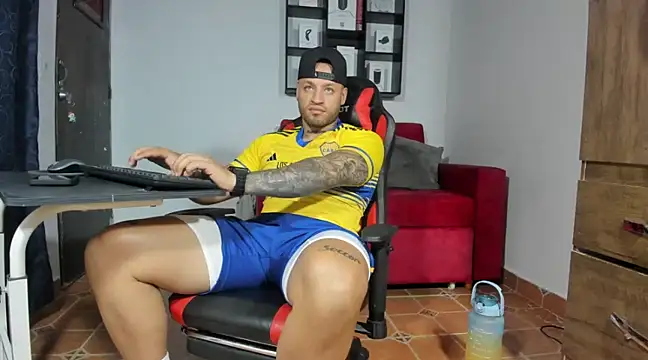 Snapshot of dereckgreen chatting on February 7, 2025, 6:56 am dereckgreen online show from February 7, 2025, 6:56 am