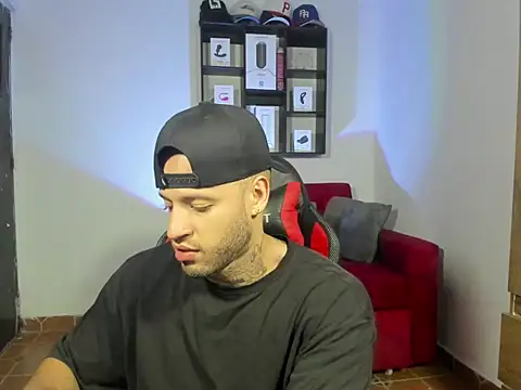 Snapshot of dereckgreen chatting on March 13, 2025, 10:10 pm dereckgreen online show from March 13, 2025, 10:10 pm