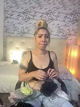 viktoria davis  online show from January 27, 2025, 8:39 pm