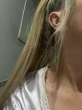 viktoria davis  online show from January 27, 2025, 11:43 pm