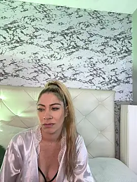 viktoria davis  online show from February 10, 2025, 9:47 pm