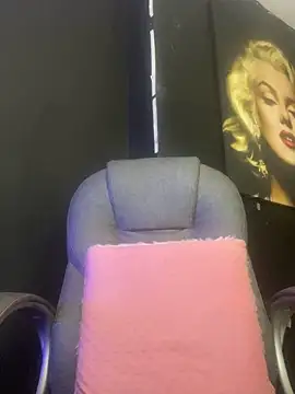 viktoria davis  online show from October 28, 2025, 12:58 am